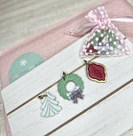 Charm Pack Wreath | Paperclip Necklace Lanyard | Love Jenny Lanyards | Hey, TEACH!