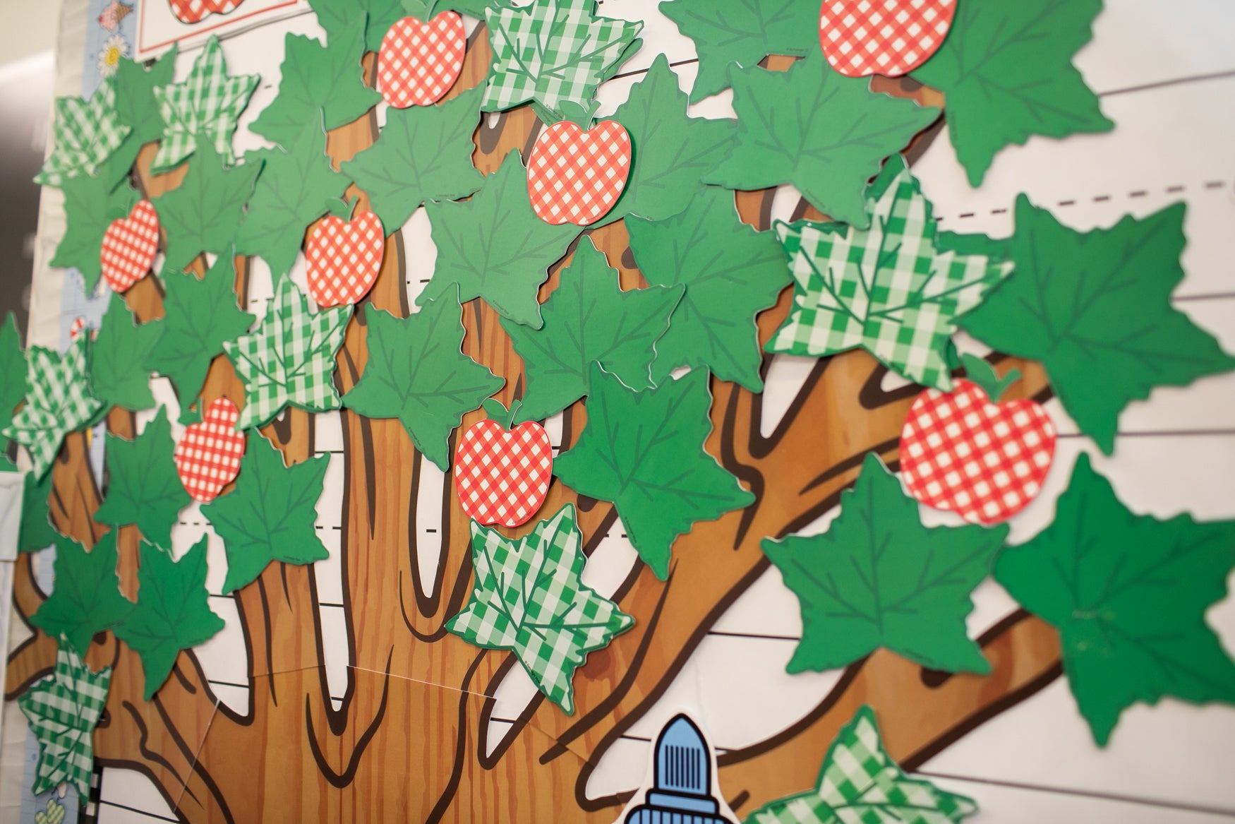 Apple Tree Retro Bulletin Board Set | 90s Teacher