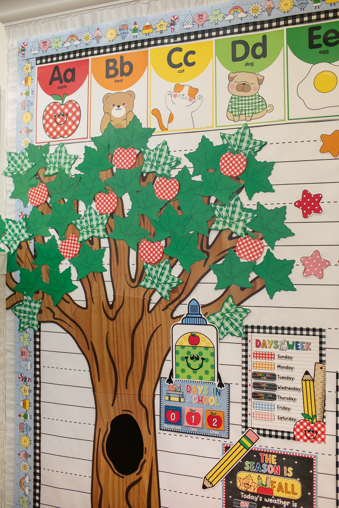 Apple Tree Retro Bulletin Board Set | 90s Teacher