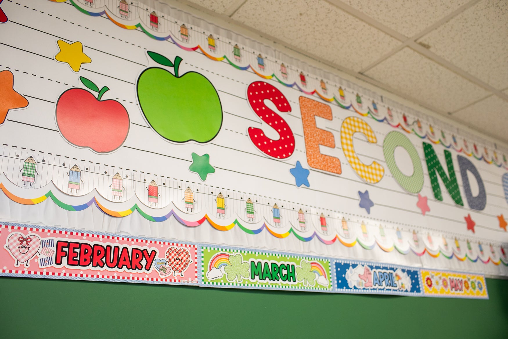 Retro Calendar Bulletin Board Set | 90s Teacher