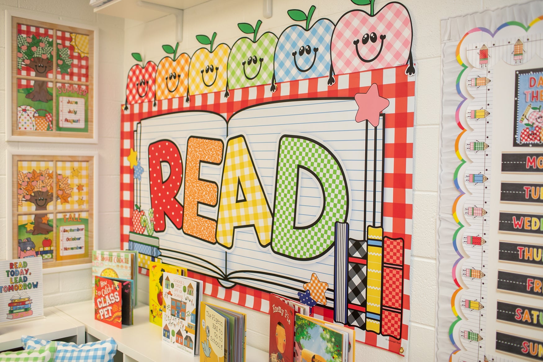 Read Gingham Classroom Vinyl Banner | 90s Teacher