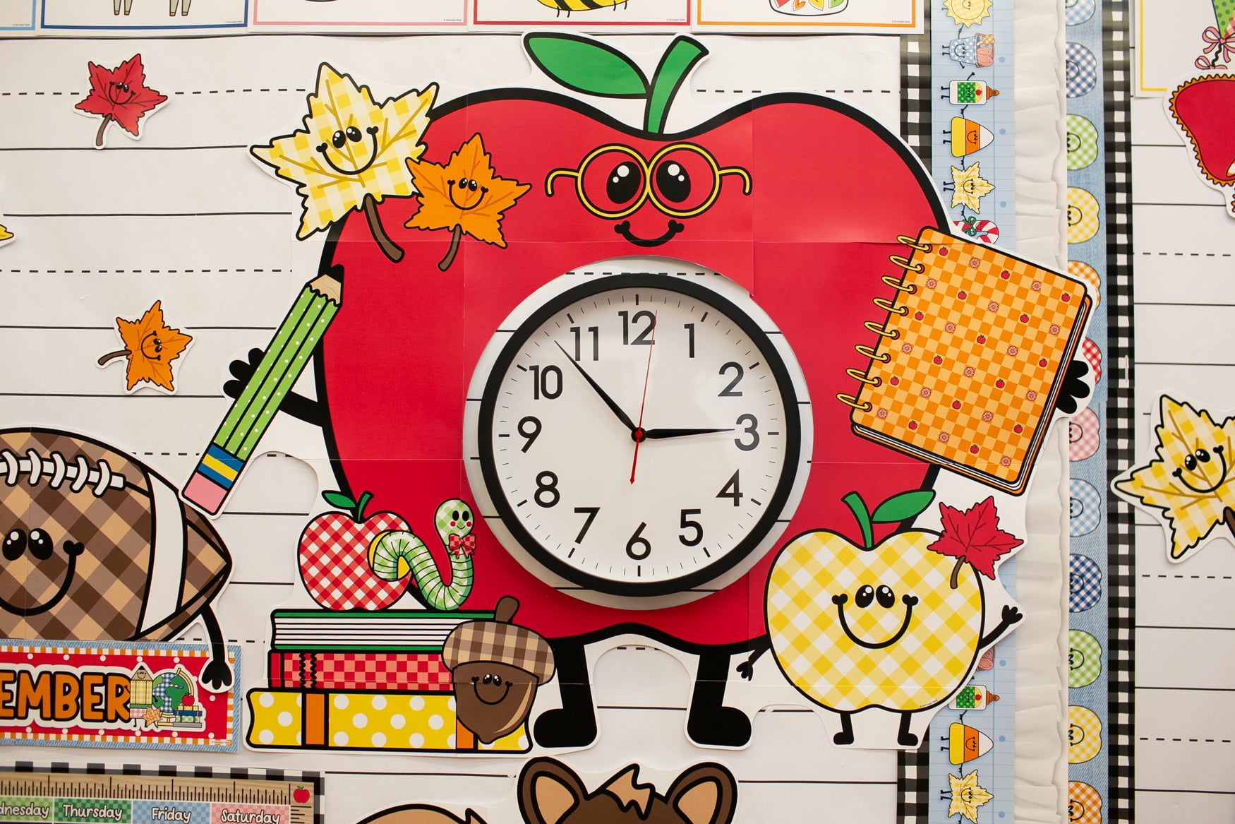 apple clock decor
