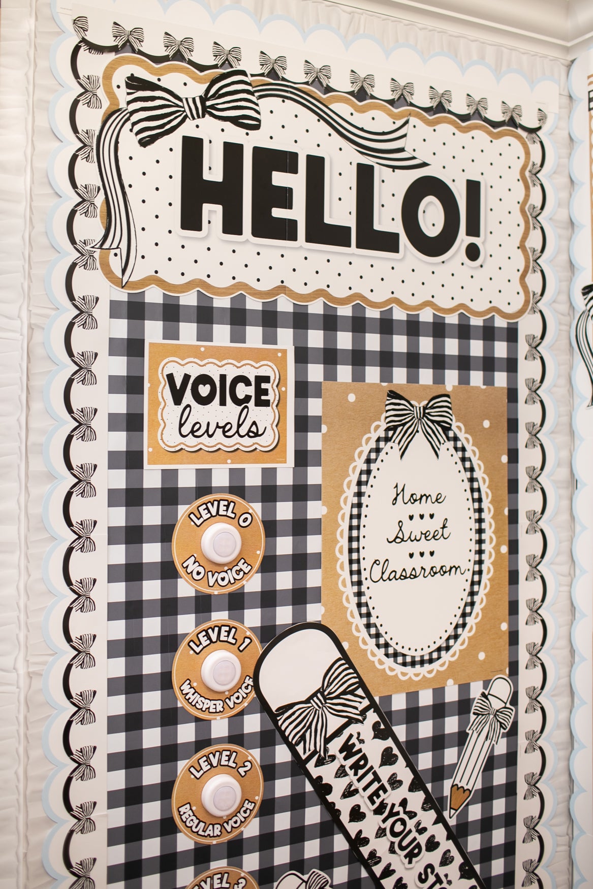Hello Classic Black and White Door Topper | Simply Sweet