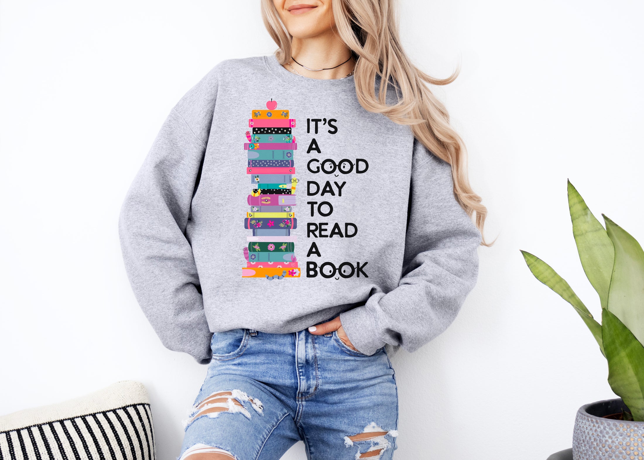 It's a good day to read a book | sweatshirt | grey, white or pink