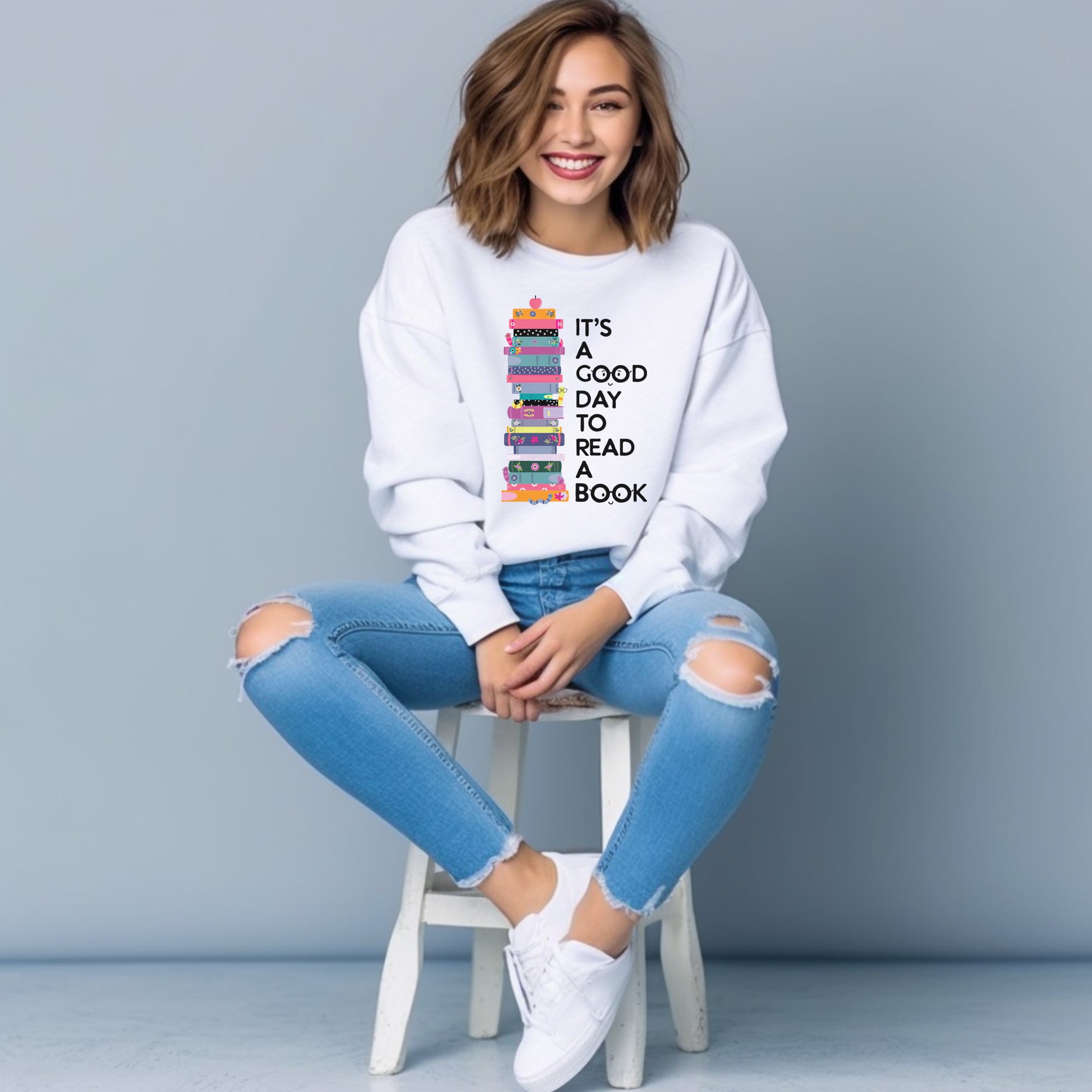 It's a good day to read a book | sweatshirt | grey, white or pink