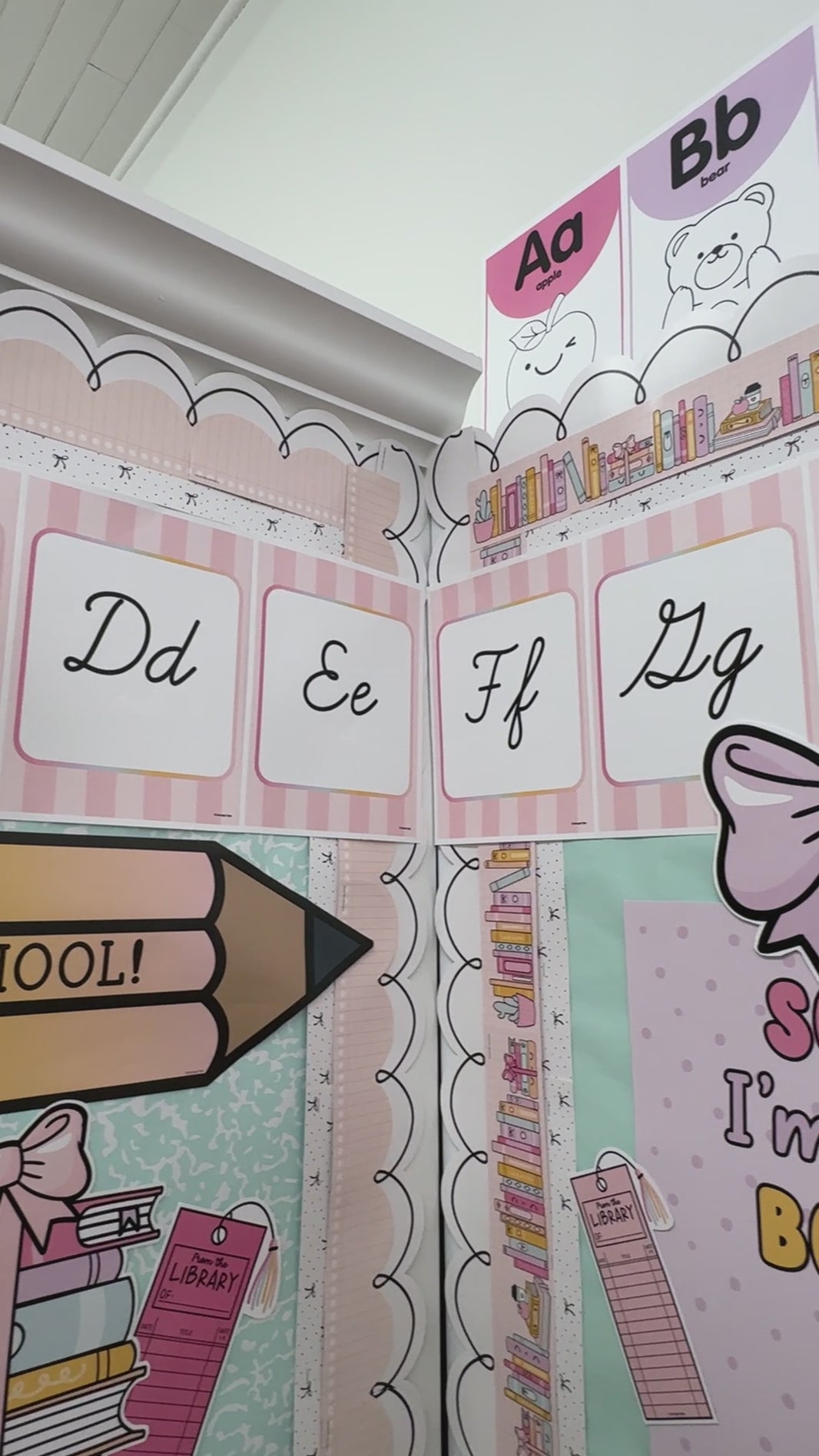 Bookworm pastel books border  