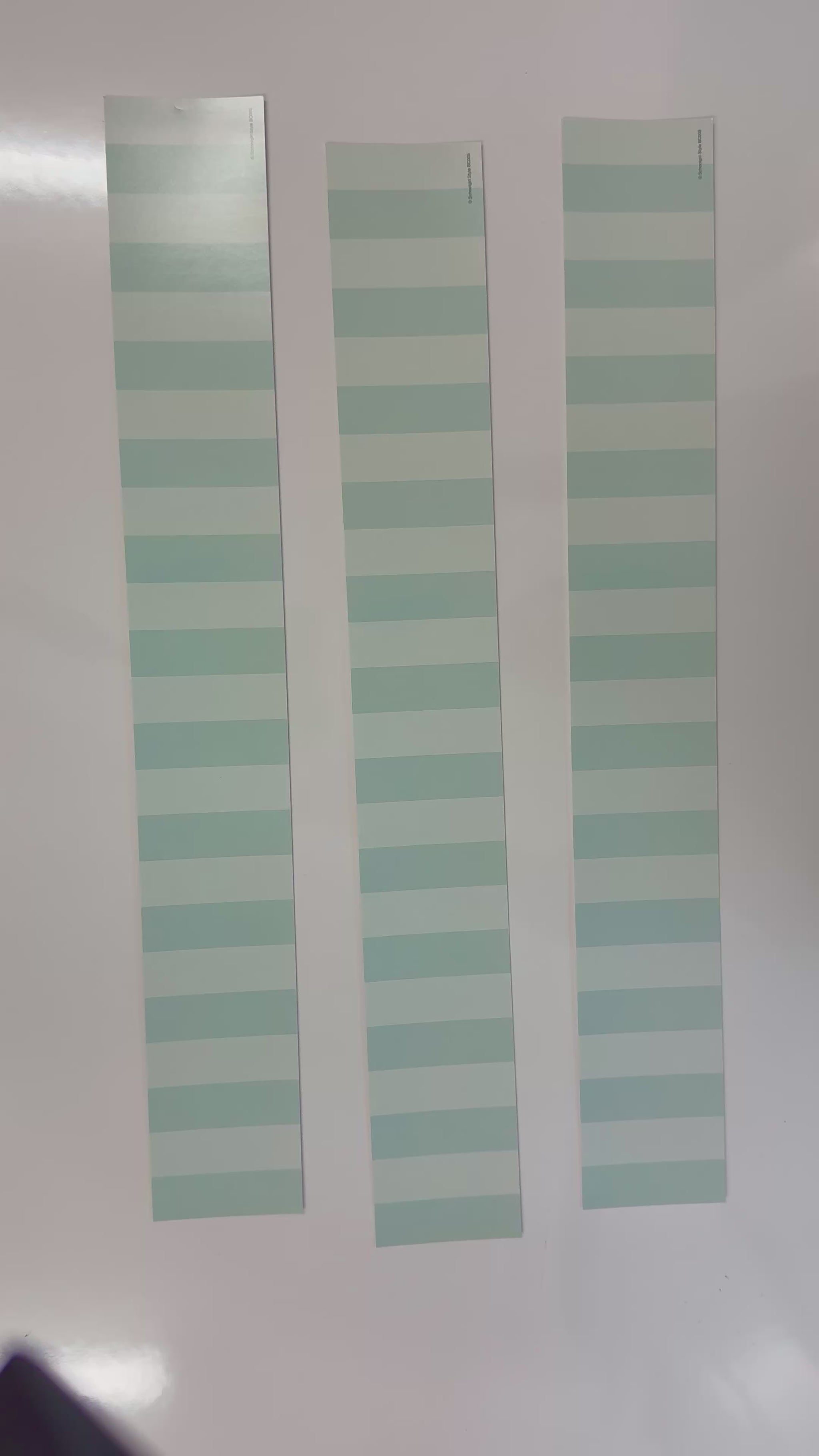 Frosted mint stripes border 