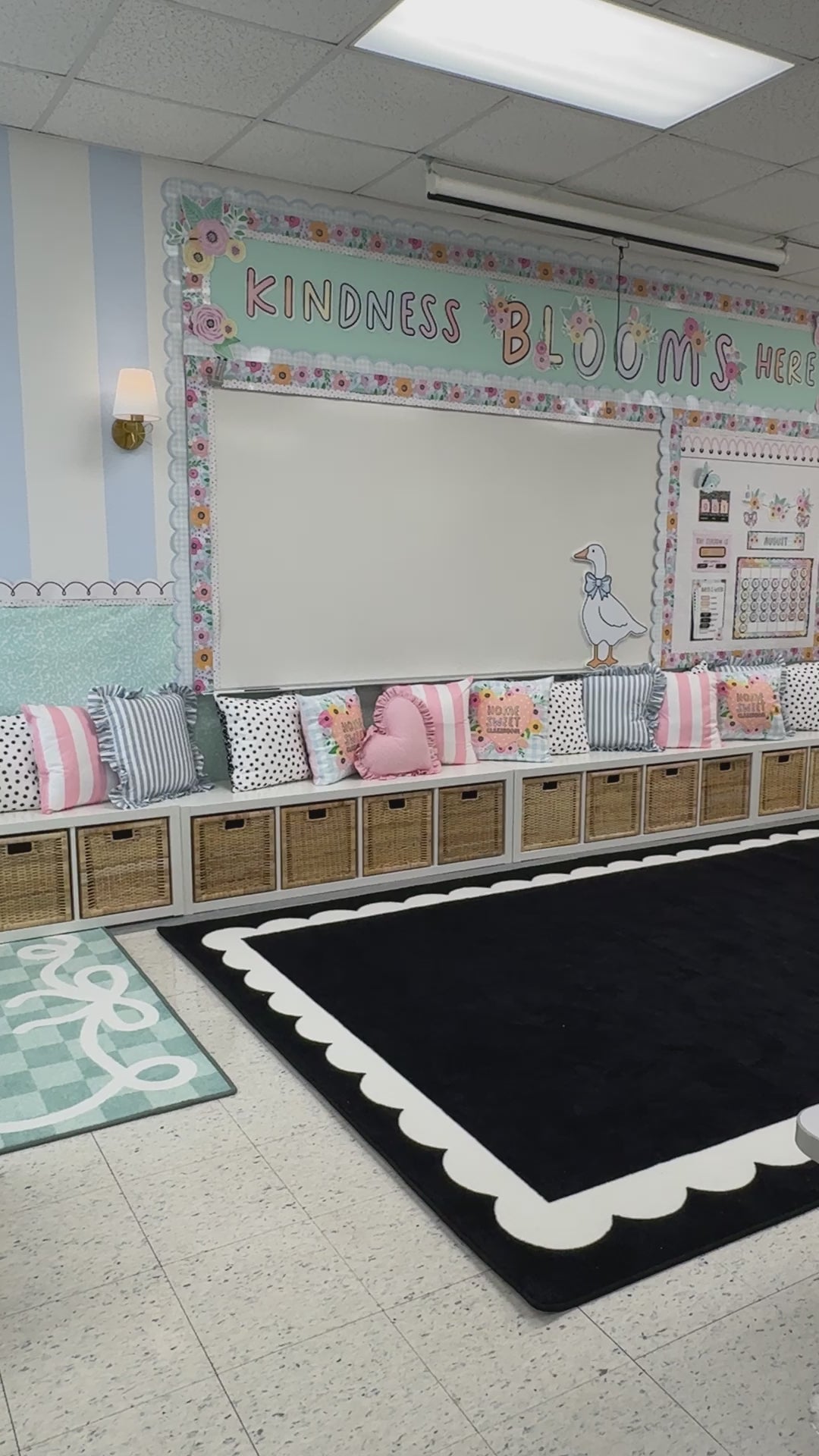 Black and white scallop classroom rug 